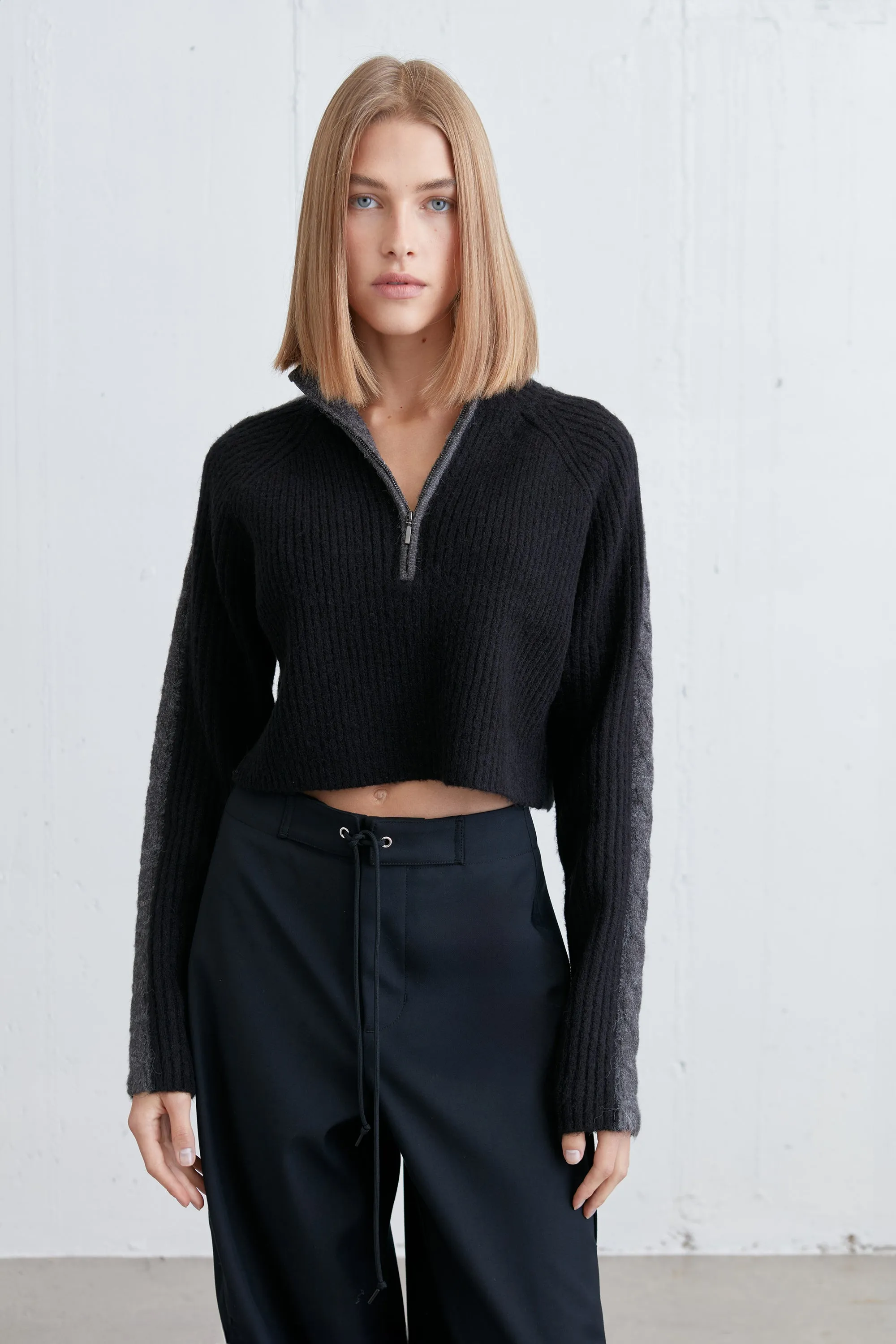 HALF ZIP SWEATER WITH CONTRAST DETAILS