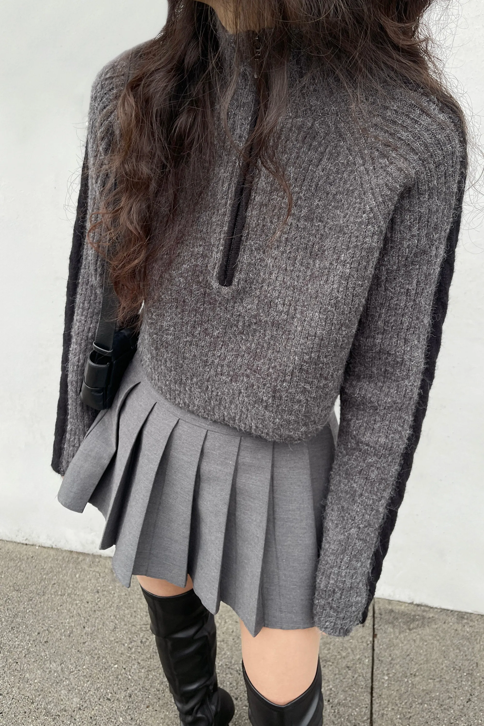 HALF ZIP SWEATER WITH CONTRAST DETAILS