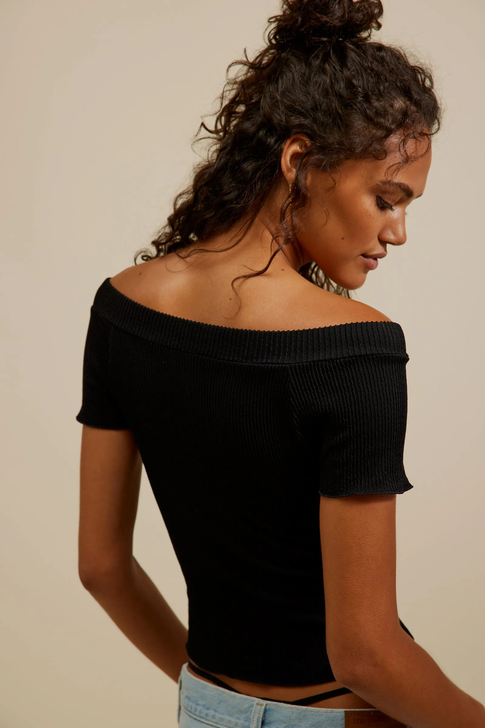 Ribbed SMLS Off Shoulder Top Black