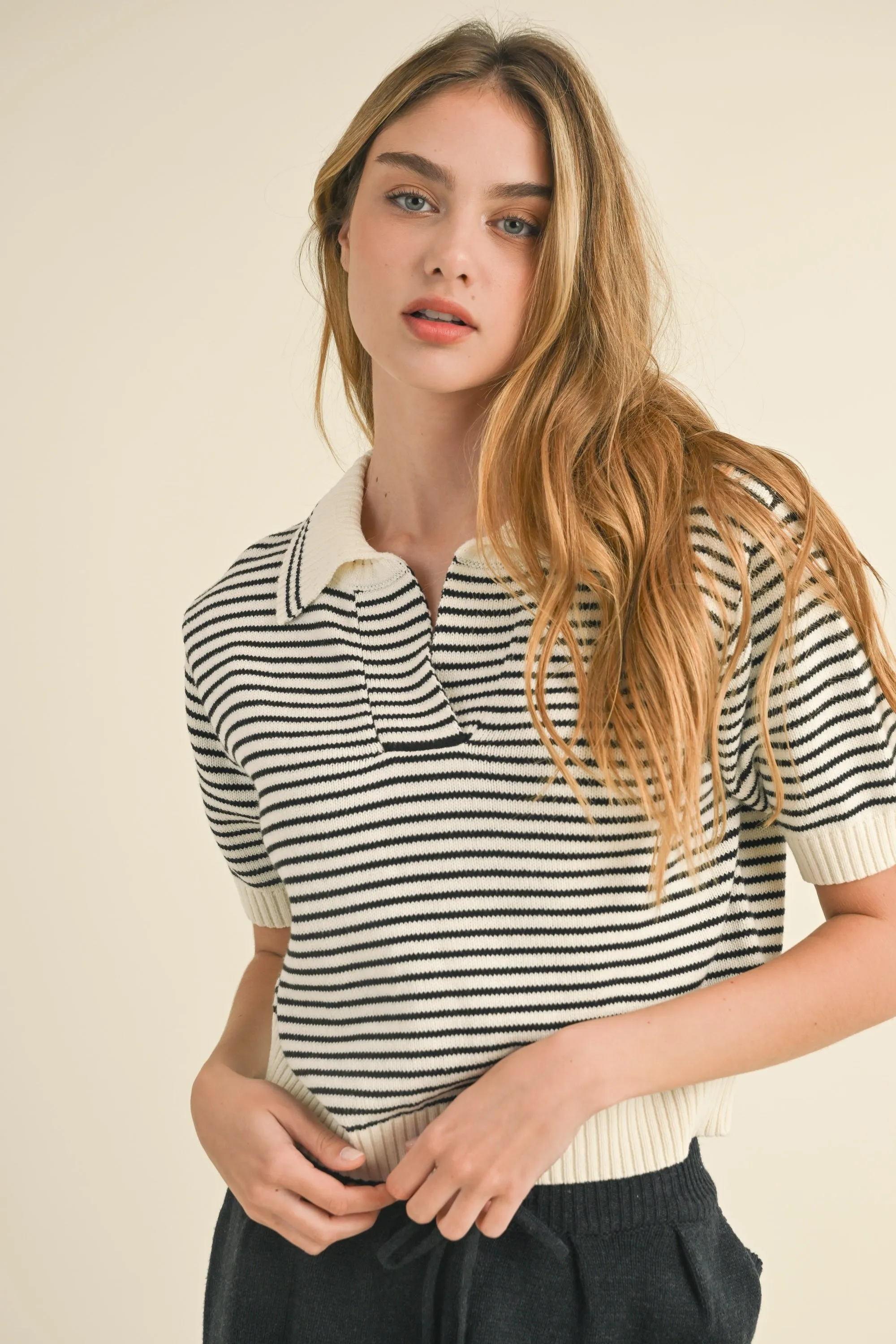 STRIPE COLLAR KNITTED TOP